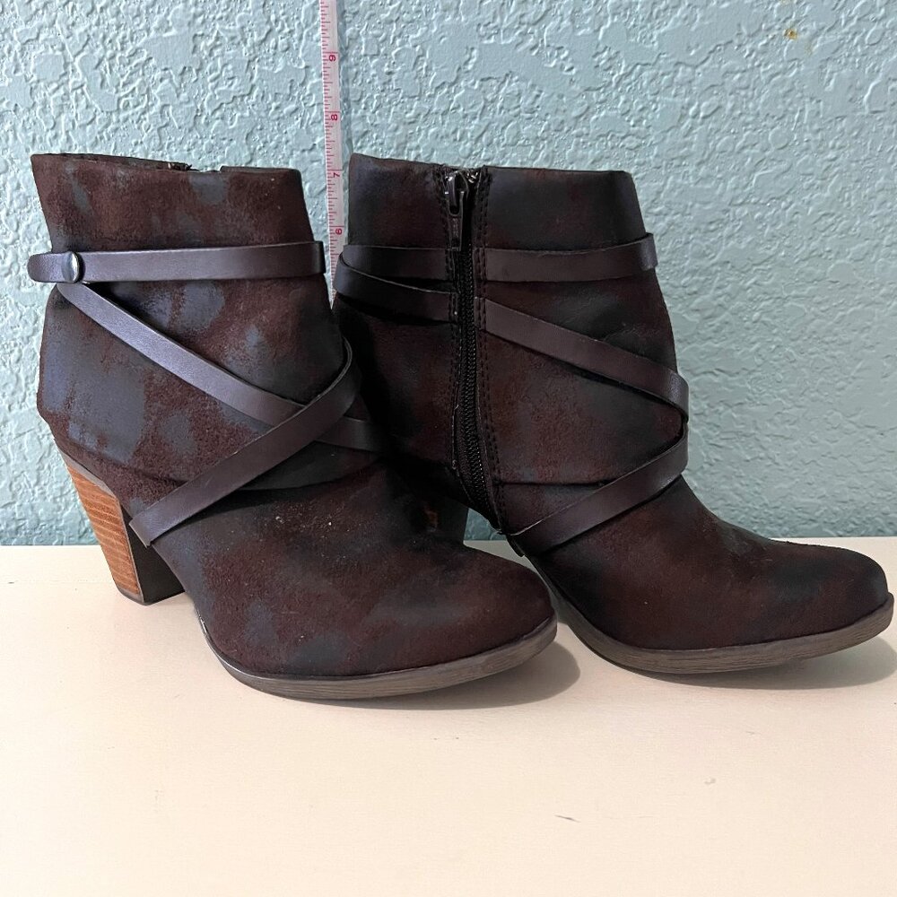 Beverly Women’s Size 7 ½ M Dark Brown Ankle Boots